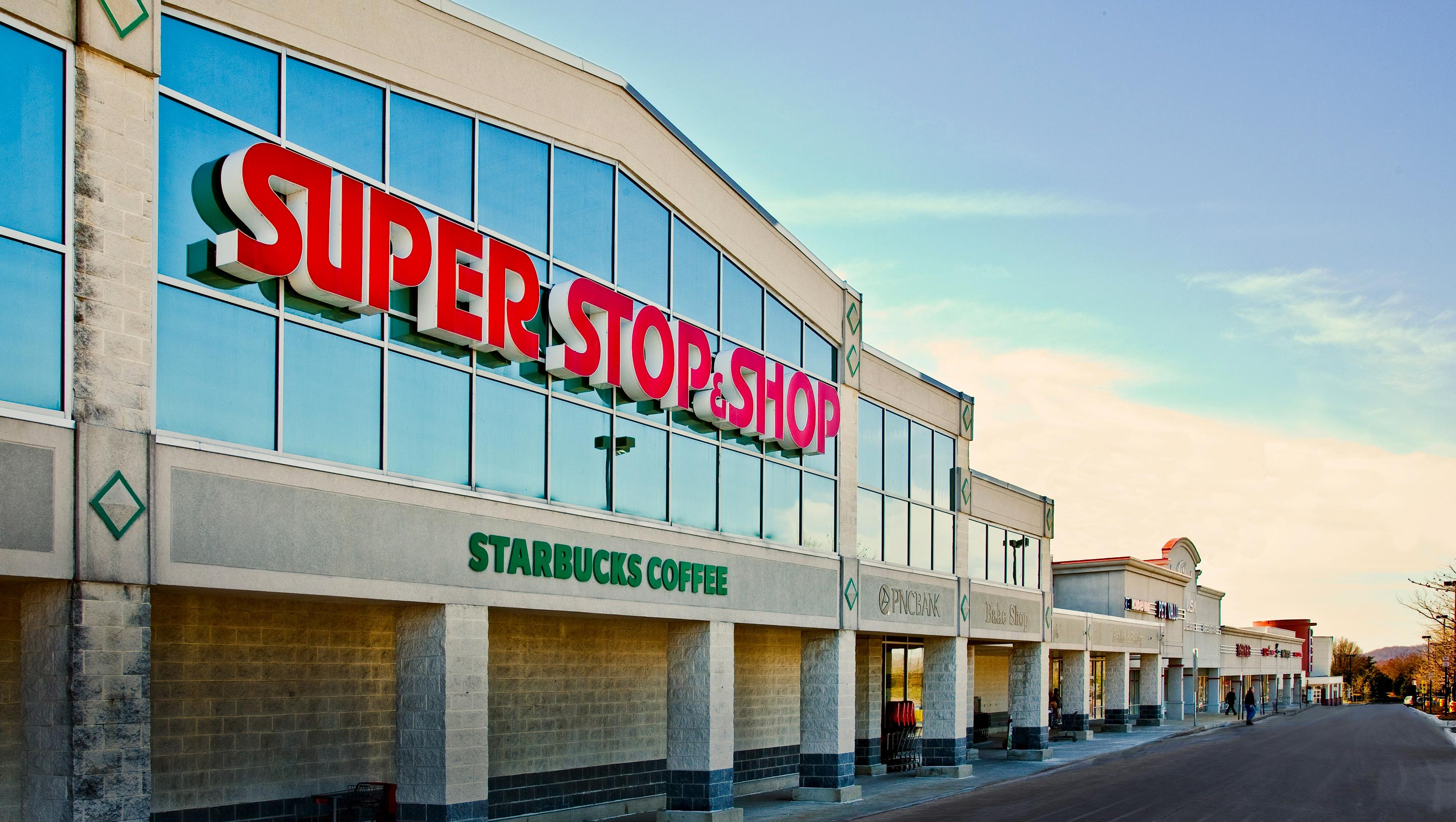 Grocery-anchored shopping centers